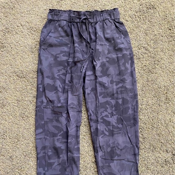 Lululemon High-Rise 7/8 Pants - Picture 1 of 3